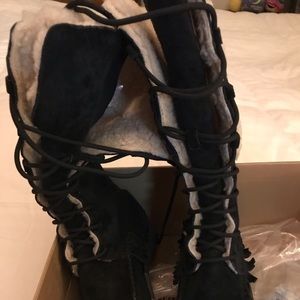 UGG BOOTS BLACK SIZE 9.  Worn 5 times!